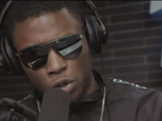 Sevn Alias spit hitte tijdens nieuwe 101barz zomersessie