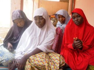 Terreurgroep Boko Haram laat tientallen meisjes vrij