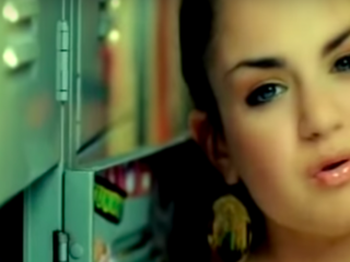 JoJo brengt 'Leave (Get Out)' en 'Too Little Too Late' nogmaals uit