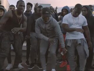 Frenna rijdt door Den Haag in 'Check'-video ft. Rabby Racks & Priceless