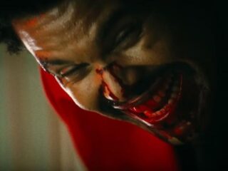 The Weeknd dropt psycho clip van 'Blinding Lights'