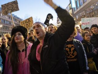 Rotterdamse Stadhuisplein stond gisteren vol demonstranten voor beter uitgaansleven