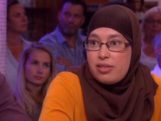 Heftig gesprek tussen Hanina Ajarai en Olaf Koens over MH17 in RTL Summer Night: ''Ik voel de pijn niet''