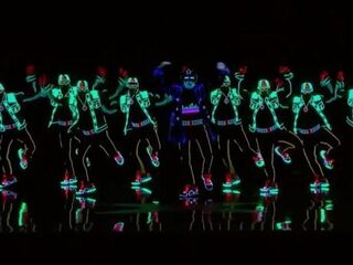VIDEO: Lichtgevende dansers geven spectaculair optreden in America's Got Talent