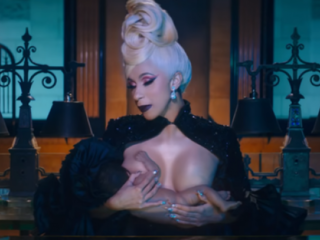 Cardi B en Kulture te bewonderen in opvallende videoclip 'Money'