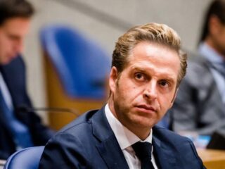 Hugo de Jonge noemt actie Famke Louise "extra merkwaardige move"