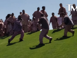 Kanye West laat nieuwe muziek horen tijdens Sunday Service op Coachella