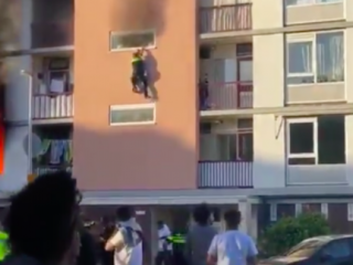 Inwoners Kanaleneiland helpen agent die aan de dood is ontsnapt