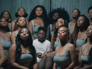 Tory Lanez deelt krachtige video van 'Beauty In The Benz' met Alicia Keys