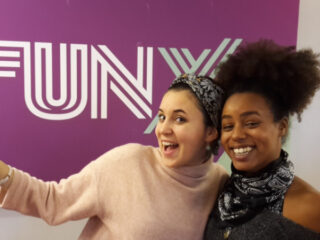 Zangeres Karsu: "Ik ging op één avond van zingen voor het koningshuis naar het helpen van vluchtelingen"