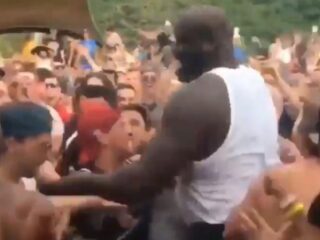 NBA-legende Shaquille O'Neal in moshpit op Tomorrowland