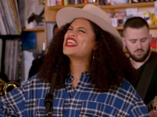 Antilliaans-Nederlandse Nicole Bus killt Tiny Desk Concert