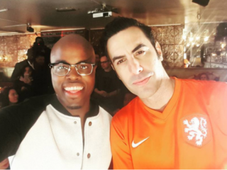 ABOUT LAST NIGHT: Jandino interviewt Sacha Baron Cohen en het is hilarisch