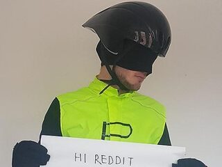 Deze mysterieuze gemaskerde held gaat de strijd aan tegen fietsendieven