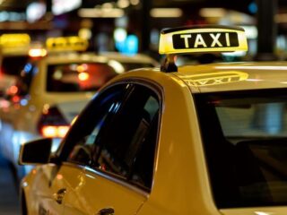 Taxichauffeur brengt gestrande studente gratis thuis van Spanje naar Italië