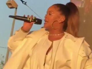 Rihanna verrast tijdens performance Kendrick Lamar op kerstconcert