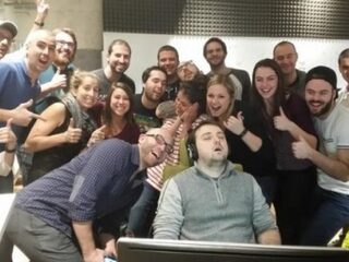 In slaap gevallen stagiair gaat viral