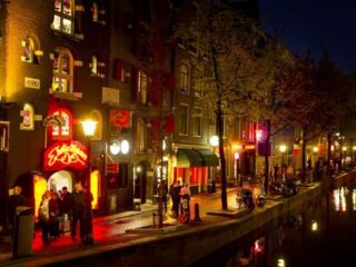 Alcoholverbod en fors meer handhaving op de Wallen na overlast