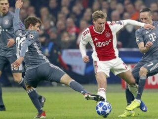 Officieel: FC Barcelona koopt Frenkie de Jong van Ajax