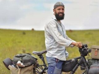 Fietsende wereldreiziger Hoessein: "Reizen zou verplicht moeten zijn, je leert elkaar respecteren"