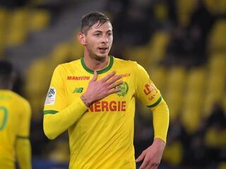 Zoektocht naar vermiste voetballer Sala die in verdwenen vliegtuig zat is hervat