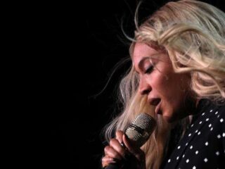 #Beychella2: Beyoncé en Solange vallen tijdens optreden