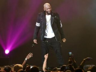 R. Kelly geeft zichzelf aan bij politie
