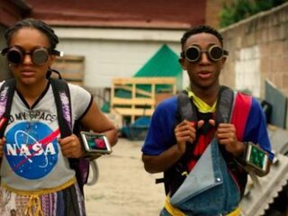 Zusje creëert tijdmachine om broer te redden in nieuwe Netflixfilm 'See You Yesterday'