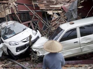 Aantal doden loopt op na tsunami in Indonesiƫ door vulkaanuitbarsting