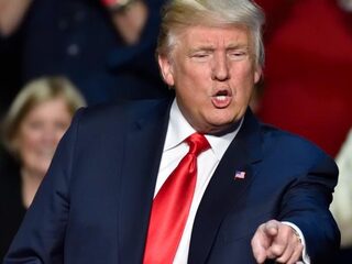 Trump dreigt met 10 jaar celstraf voor standbeeld-vernielers