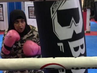 Sabra (29): oud-kampioen taekwondo, ex-militair, kickbokstrainer én trotse moslima