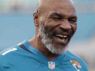 Bokser Mike Tyson (54) maakt in september comeback in ring tegen Jones Jr.