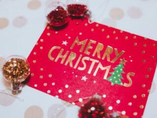 Meisje (6) vindt noodkreet van gevangene in kerstkaart