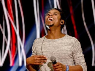 Typhoon en zijn vriendin Marie zijn verloofd