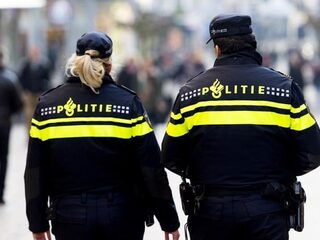 Jongeren met messen en bivakmutsen opgepakt bij JD Sports-winkel Rotterdam