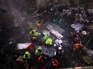 Vliegtuigcrash Pakistan: 97 van de 99 inzittenden komen om het leven