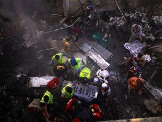 Vliegtuigcrash Pakistan: 97 van de 99 inzittenden komen om het leven