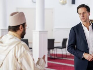 Rutte drukt moslims op het hart: 'Houd je ook tijdens ramadan aan voorschriften'