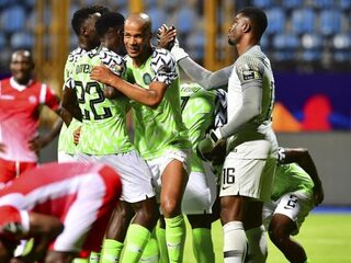 Wonderbaarlijke assist van Nigeria op de Afrika Cup gaat de wereld over