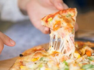 Heerlijke onderzoeksresultaten: van pizza ga je harder werken!