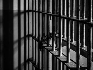 Tattookiller vlucht door enkelband door te knippen