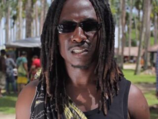 The Voice-kandidaat Joggo lanceert reggae clip 'Roots Ites'