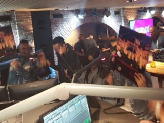 Diaz & Bruno, F1rstman en I Am Aisha ontvangen Gouden Plaat voor Love Sensez!