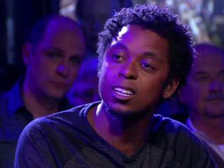 VIDEO: Typhoon zingt a capella voor vrijheid in DWDD