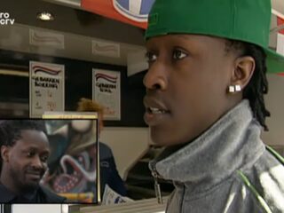 VIDEO: Akwasi's emotionele ontmoeting bij Puberruil: 10 jaar later