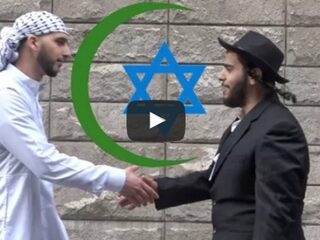 Dit gebeurt als jood en moslim hand in hand lopen op straat