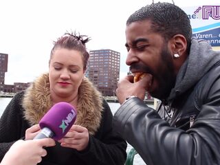 VIDEO: Pannenkoek met patat, zou jij het eten?