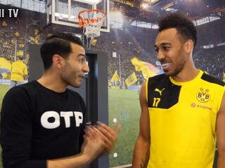 VIDEO: Touzani geeft Aubameyang panna's in overvloed