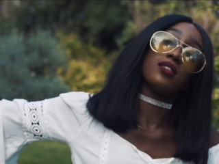 Waarom je de jonge afrikaanse afrobeat-artiest Tomi Agape moet leren kennen