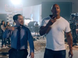 VIDEO: The Rock werkt samen met Siri om de dag te domineren